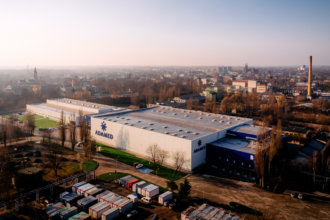 Zakład przemysłowy ADAMED w Pabianicach realizowany przez ALSTAL – generalnego wykonawcę